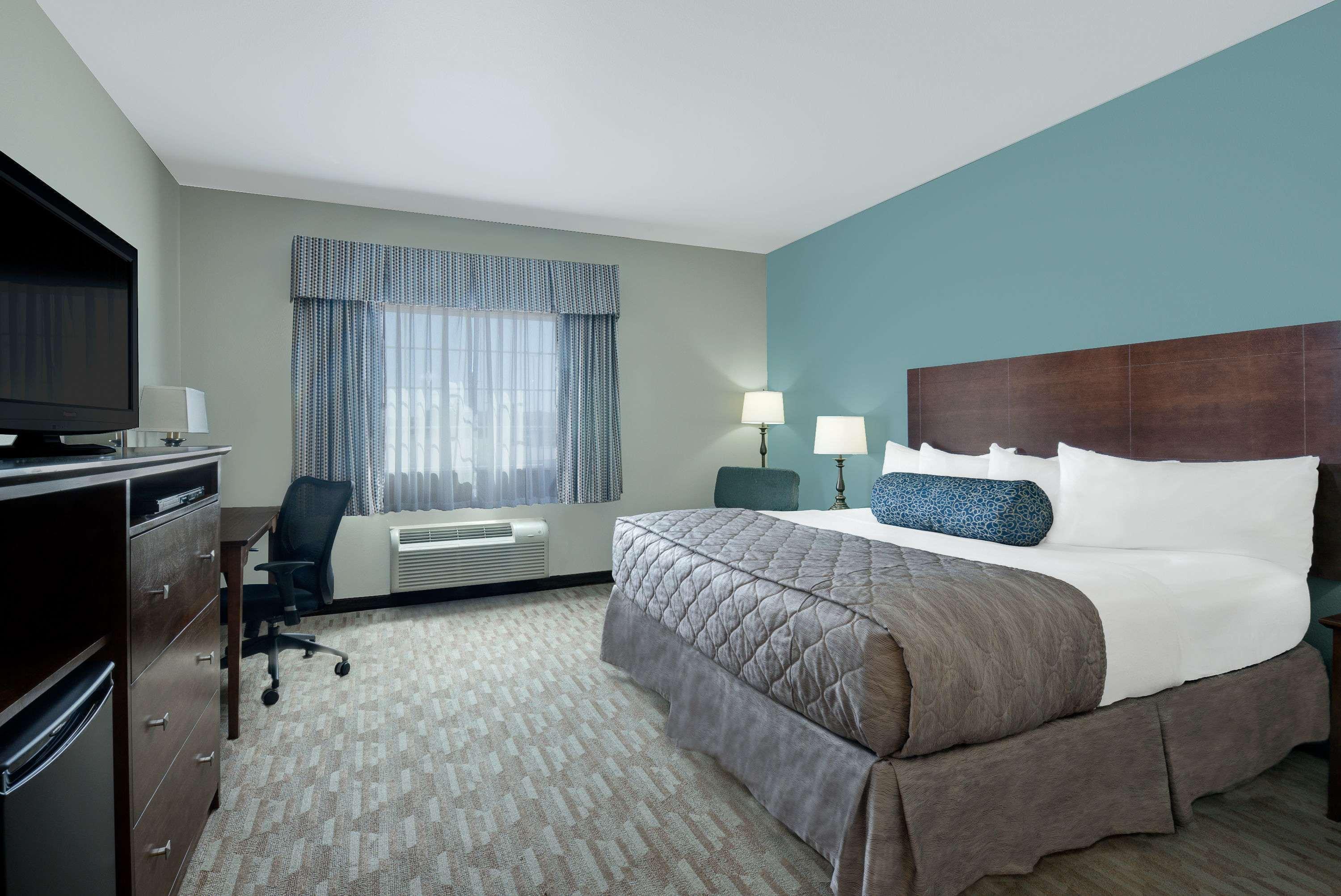 Baymont By Wyndham Minot Hotel Buitenkant foto