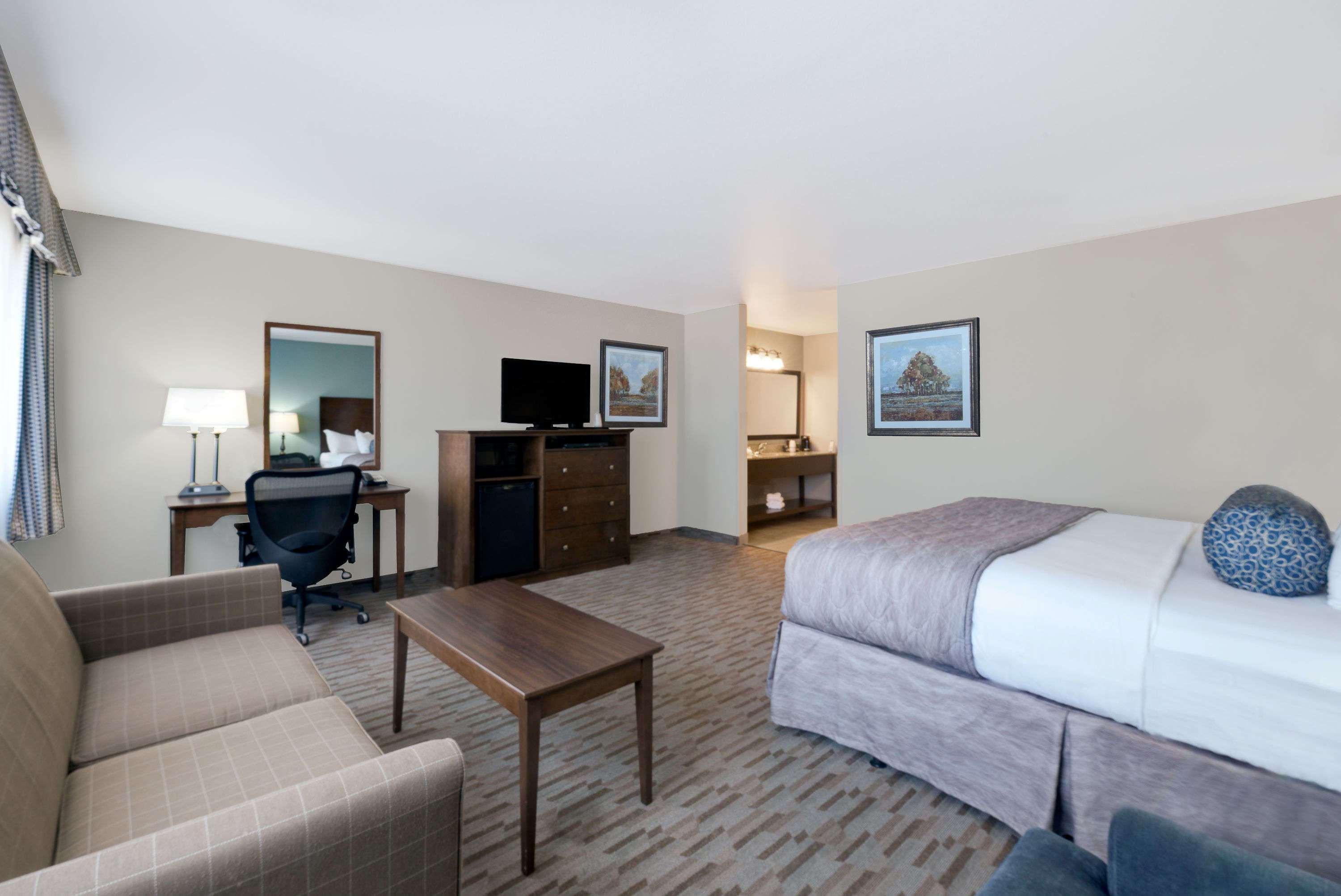 Baymont By Wyndham Minot Hotel Buitenkant foto
