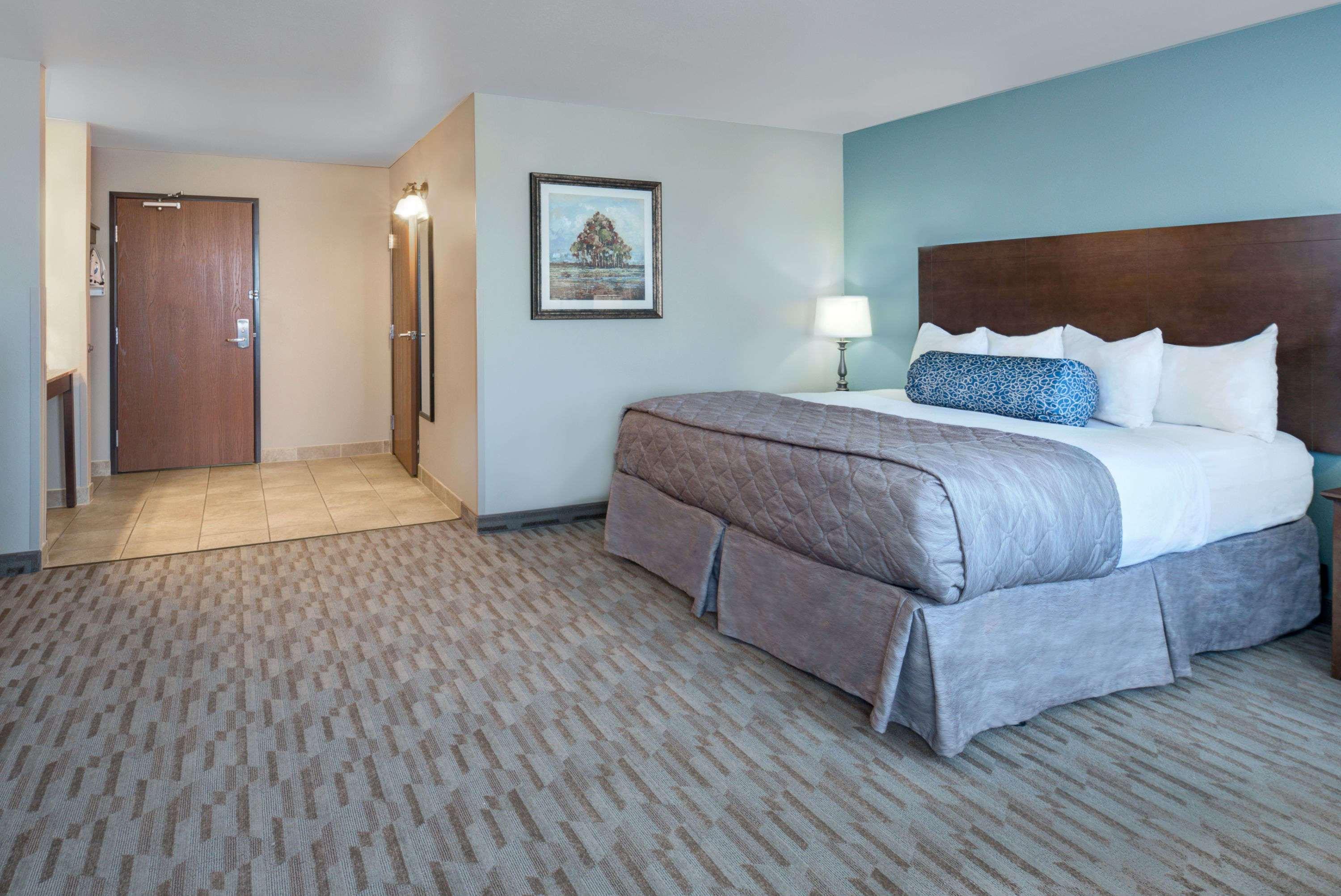 Baymont By Wyndham Minot Hotel Buitenkant foto